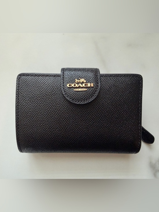 Coach Handbags - Coach Medium Corner Zip Wallet